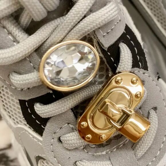 Trendy crystal and gold shoe charms - Picture 7 of 8